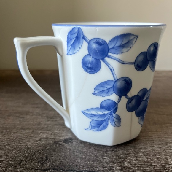 Tiffany & Co. Tiffany Nature 1996 Collection Blueberry Glass Mug - Picture 7 of 10